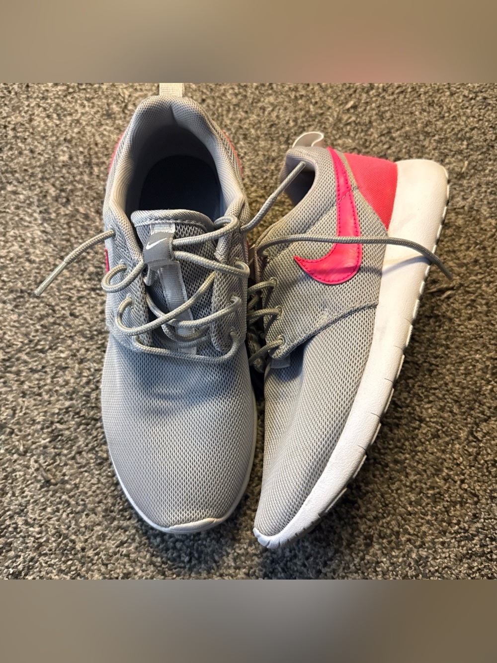 2016 Nike Roshe One Grey Hyper Pink Sz 4Y Girls Women